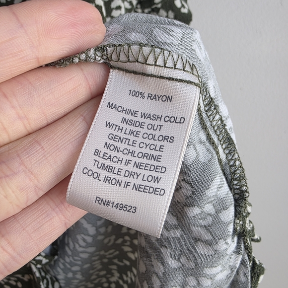 Green and White Patterned Women's Top - Picture 3 of 7